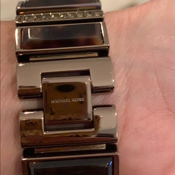 Michael Kors Erin Watch - Picture 4 of 7